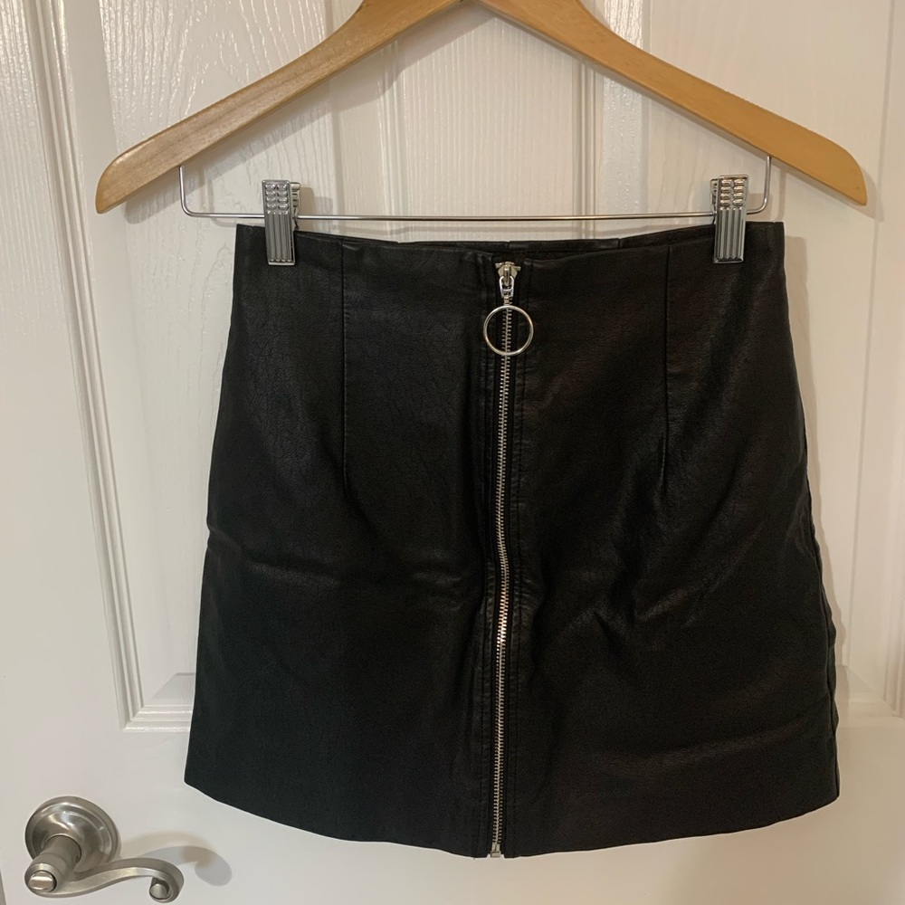 Mini black mini skirt